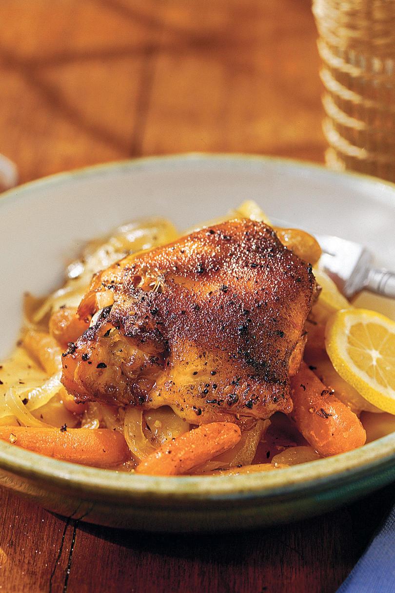 dinsztelt Chicken Thighs With Carrots and Potatoes