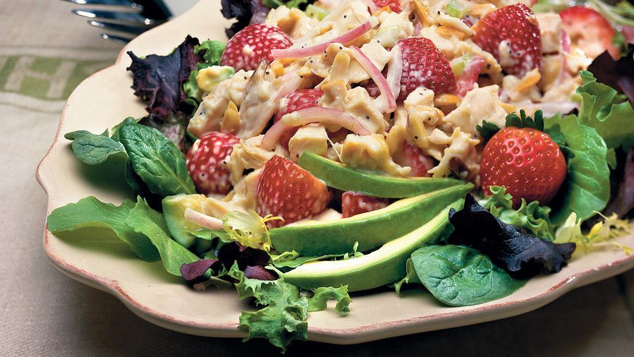 मुख्य Dish Salad Recipes: Chicken-and-Strawberry Salad