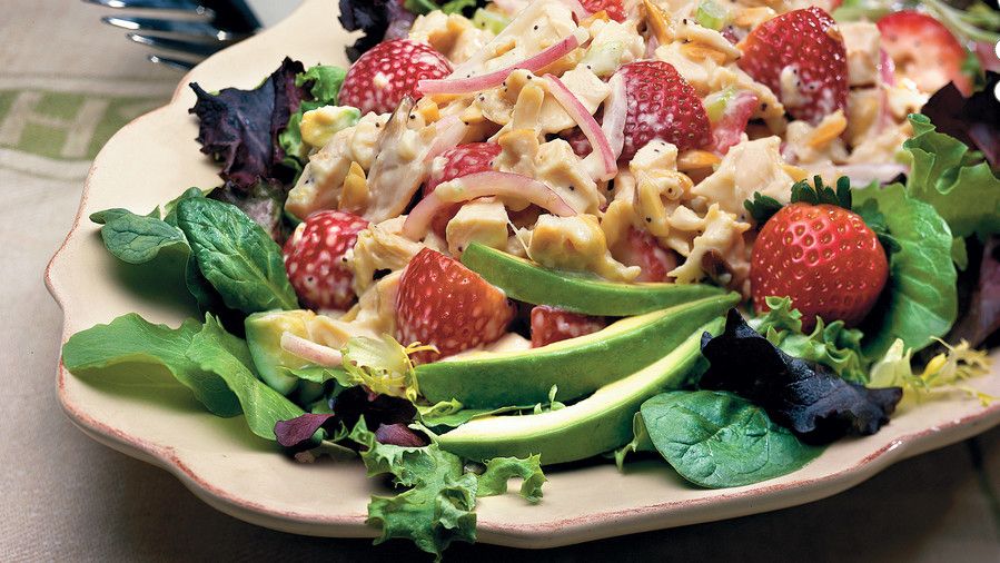 Csirke and Strawberry Salad