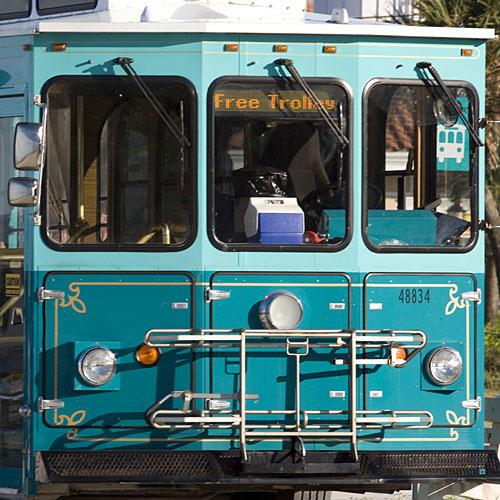 लेना the trolley, bicycle, and more ways to explore Anna Maria Island, Florida.