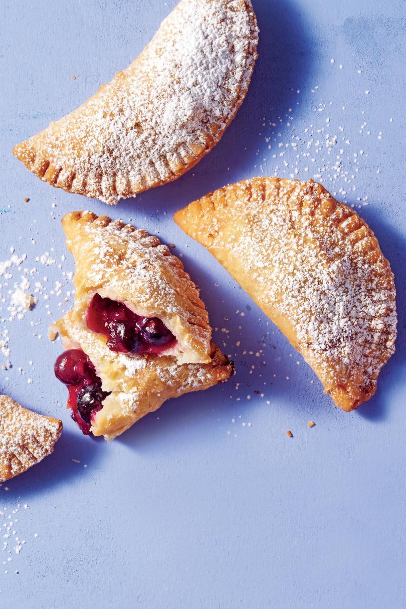 तला हुआ Blueberry-Ginger Hand Pies