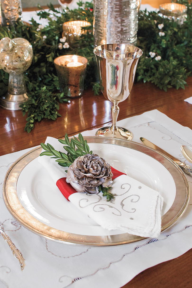 क्रिसमस Decorating Ideas: Cedar Rose Napkin Rings