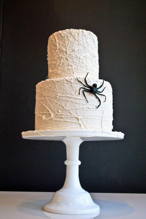 मकड़ी का जाला Halloween Cake