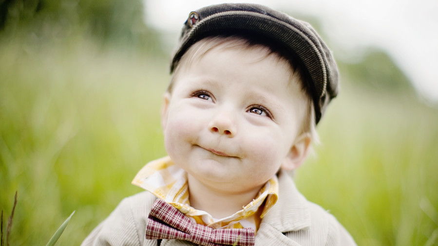 लिंग Neutral Baby Names Boy Smiling 