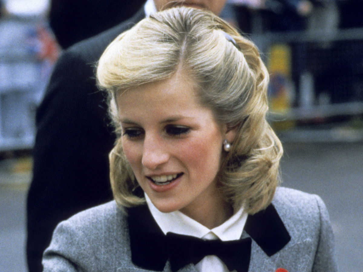 राजकुमारी Diana Shoulder Length Hair 1984