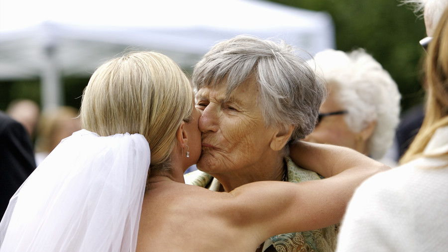 Morsian Kissing Grandmother