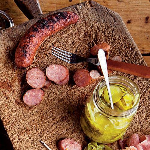 भुना हुआ Andouille Sausage with Pickles