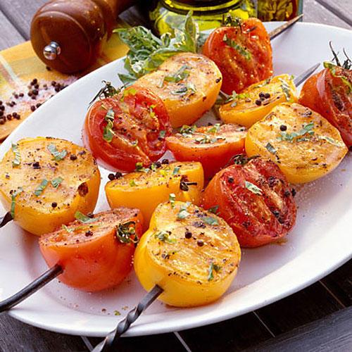 शाकाहारी Grilling Recipes: Grilled Tomatoes with Basil Vinaigrette 