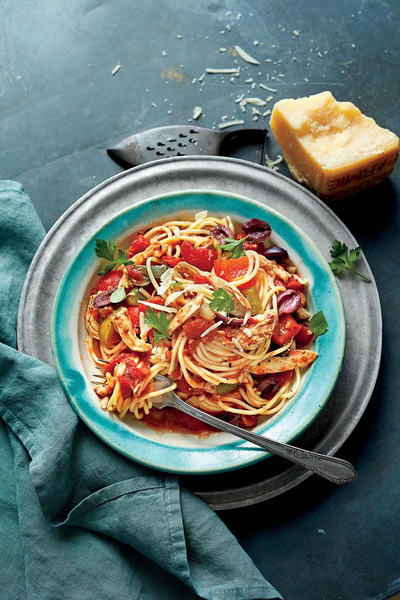 धीरे खाना बनाने वाला Chicken Cacciatore with Spaghetti