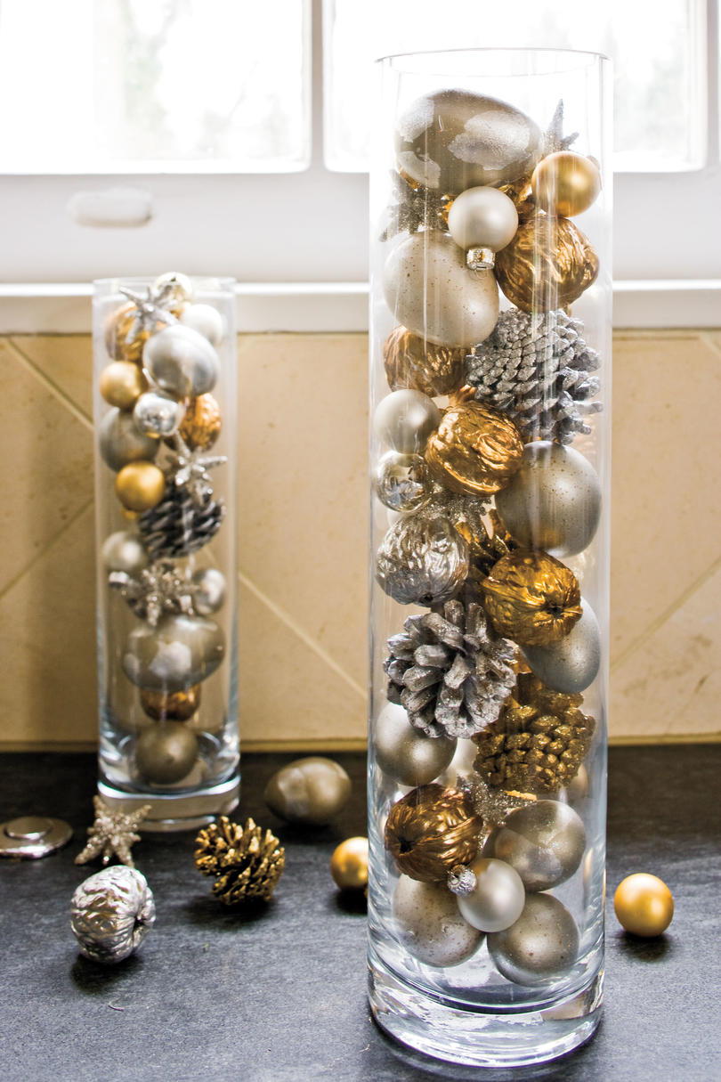 Božić Decorating Ideas: Ornaments in Cylinders