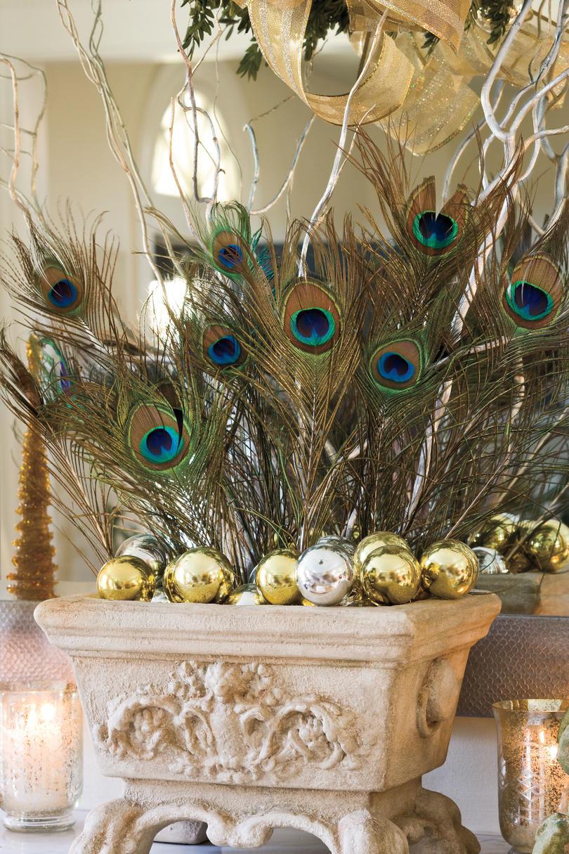 क्रिसमस Decorating Ideas: Peacock Feathers