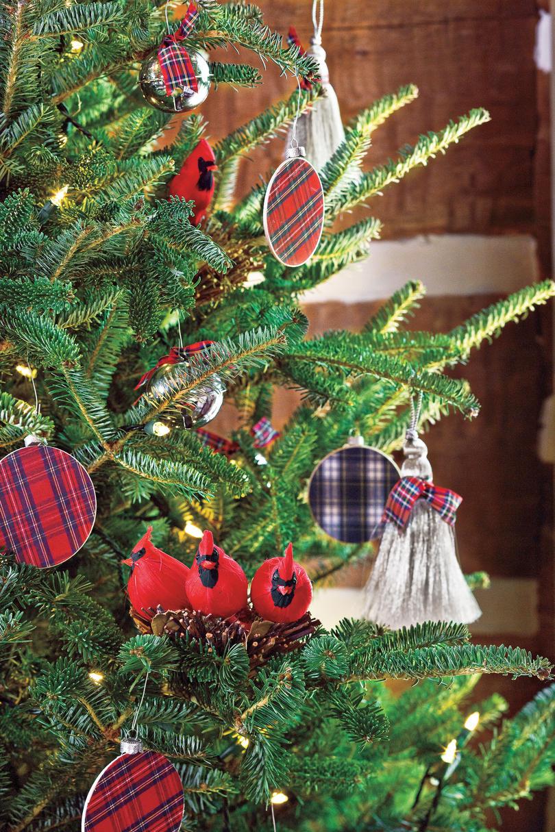 क्रिसमस Decorating Ideas: Tartan Ornaments