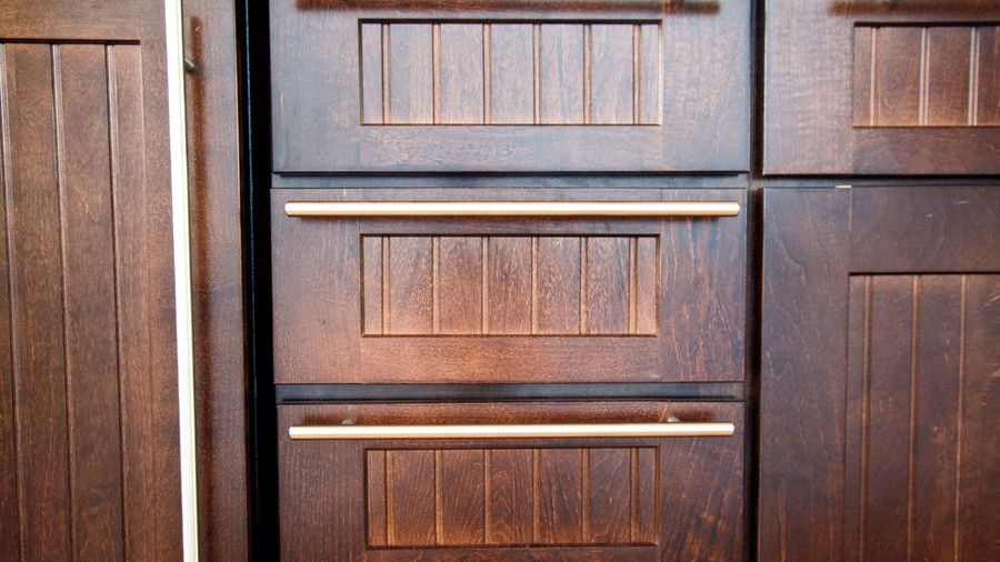 ख्वाब Kitchen Design Ideas: Sleek Cabinet Hardware