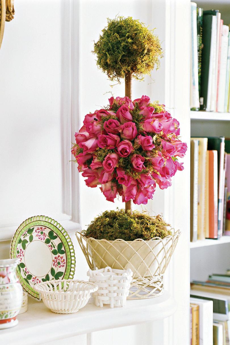 किस तरह to Make a Bouquet: Tip-top Topiaries