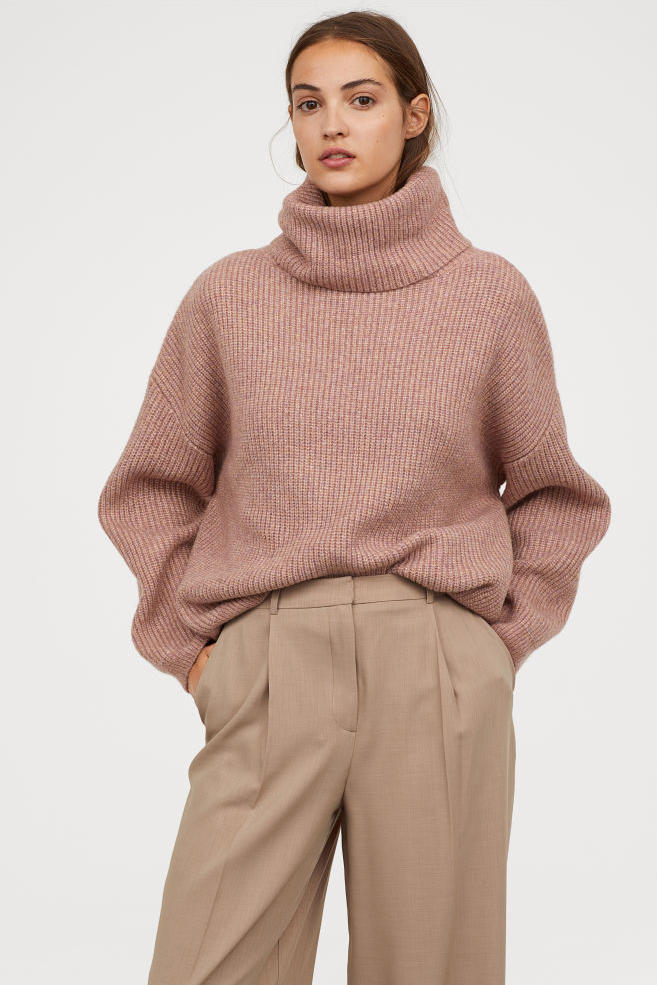 मटमैला Rose Ribbed Turtleneck Sweater