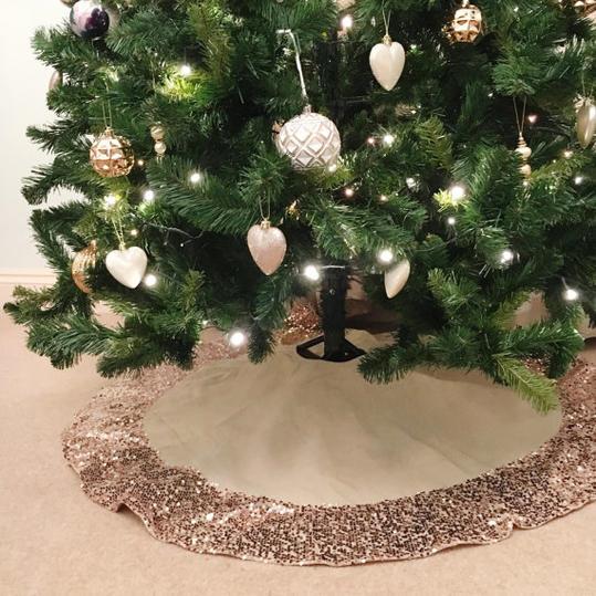 Karácsony Tree Skirt With Rose Gold Sequins