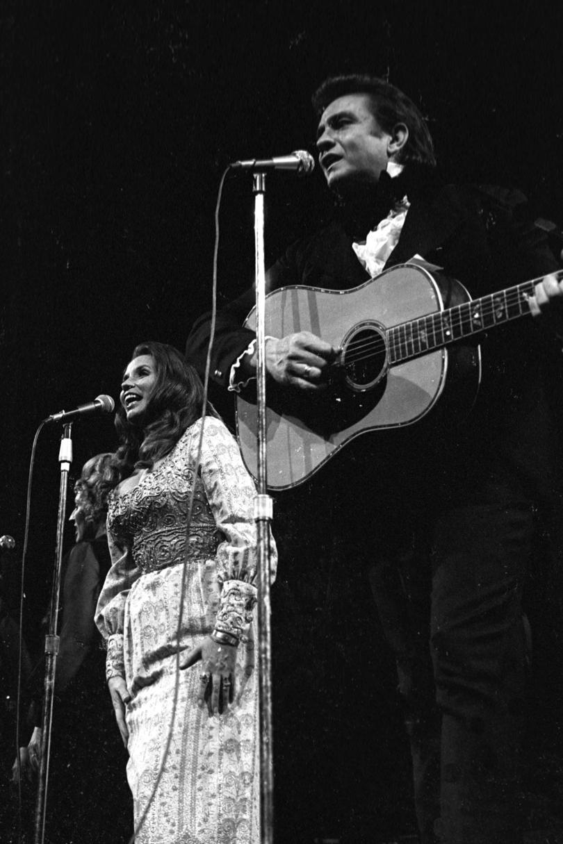 अविस्मरणीय Country Music Duets Johnny Cash and June Carter