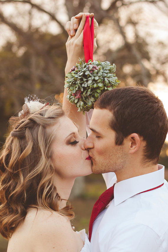 महसूस The Love with Wedding Mistletoe 