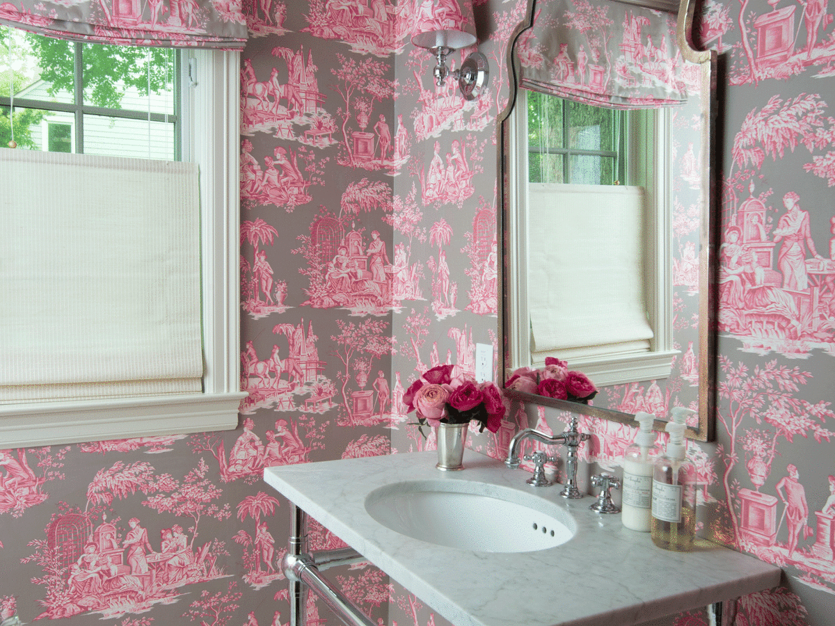 मेग Lonergan Pink Bathroom