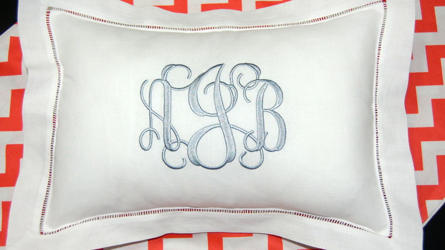 मोनोग्राम Linen Hemstitch Pillow