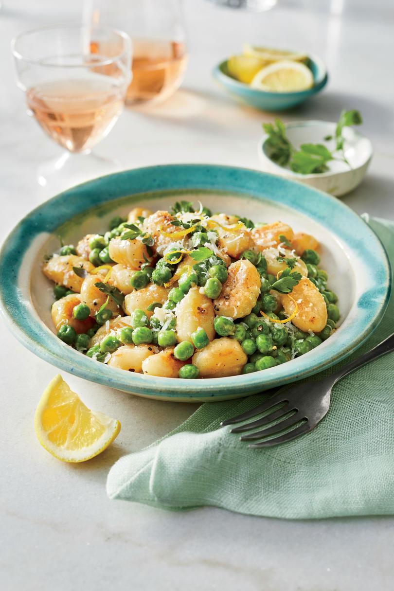 पैन-Toasted Gnocchi with Peas