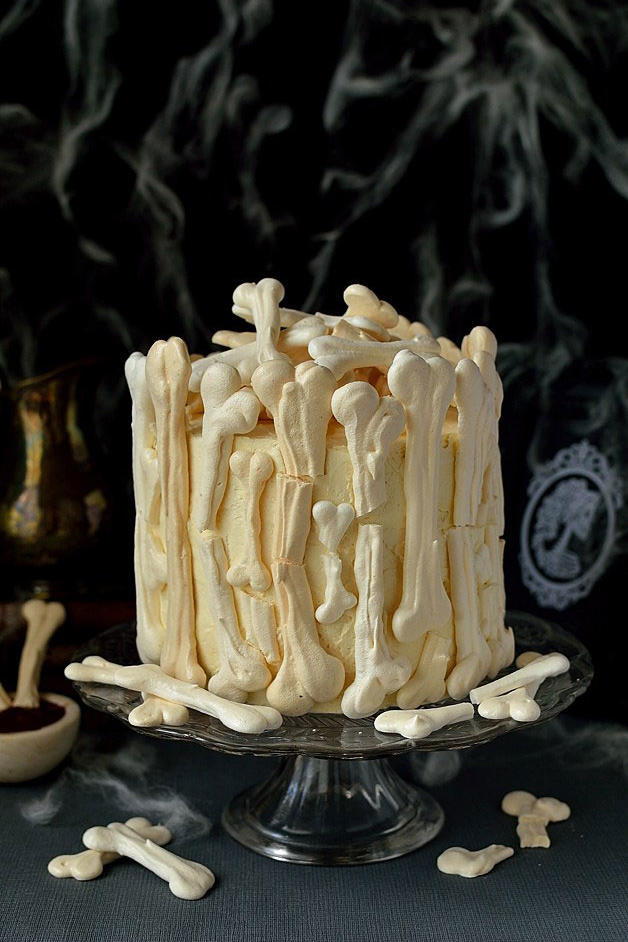 पकाने की Bone Halloween Cake