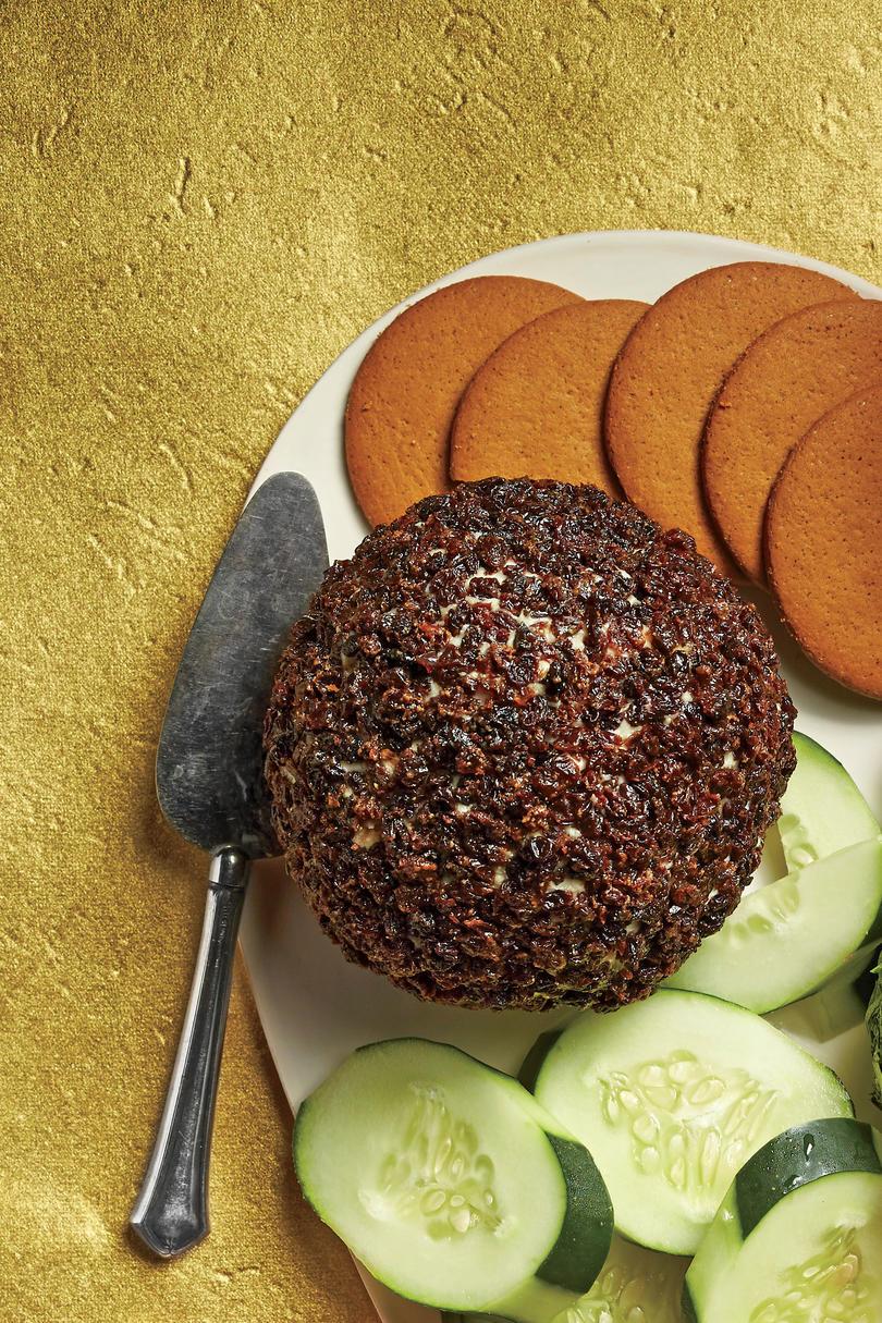Sininen Cheese Red-Currant Cheese Ball