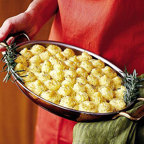 kiitospäivä Dinner Side Dishes: Caramelized Onion-and-Gorgonzola Mashed Potatoes