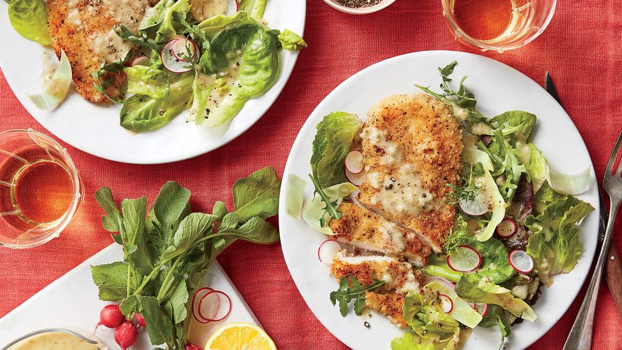 ओवन-फ्राइड Chicken with Spring Salad