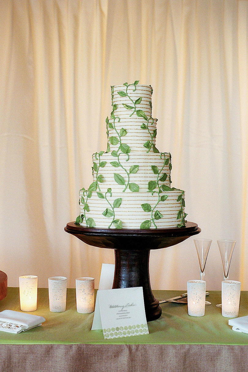 चढ़ना Vines Wedding Cake