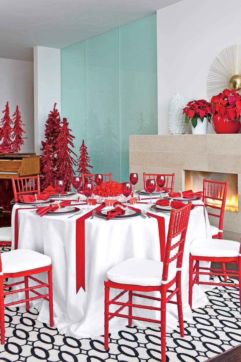 लाल and White Peppermint Christmas Dining Room