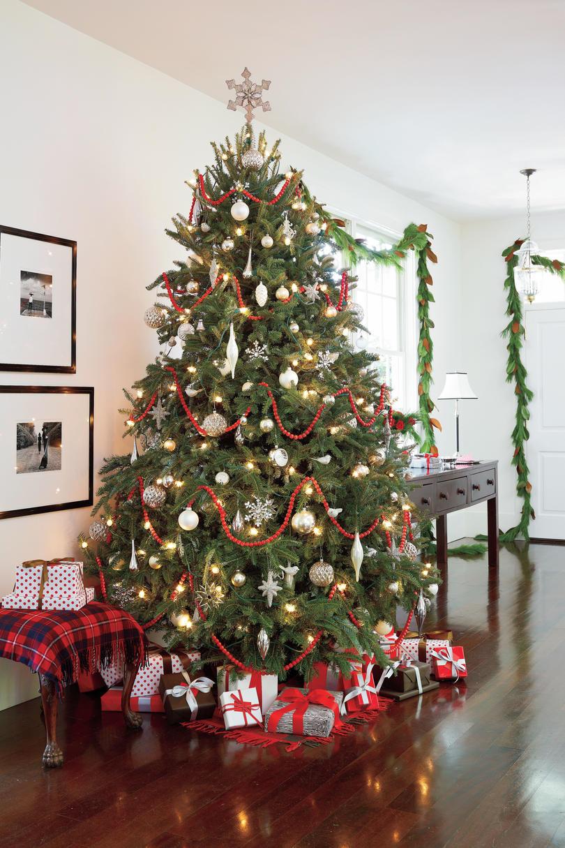 Crvena and White Living Room Christmas Tree