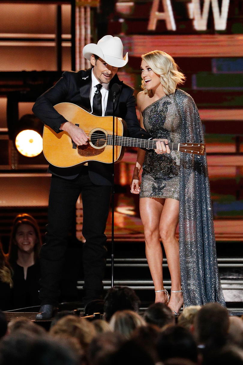 अविस्मरणीय Country Music Duets Brad Paisley and Carrie Underwood