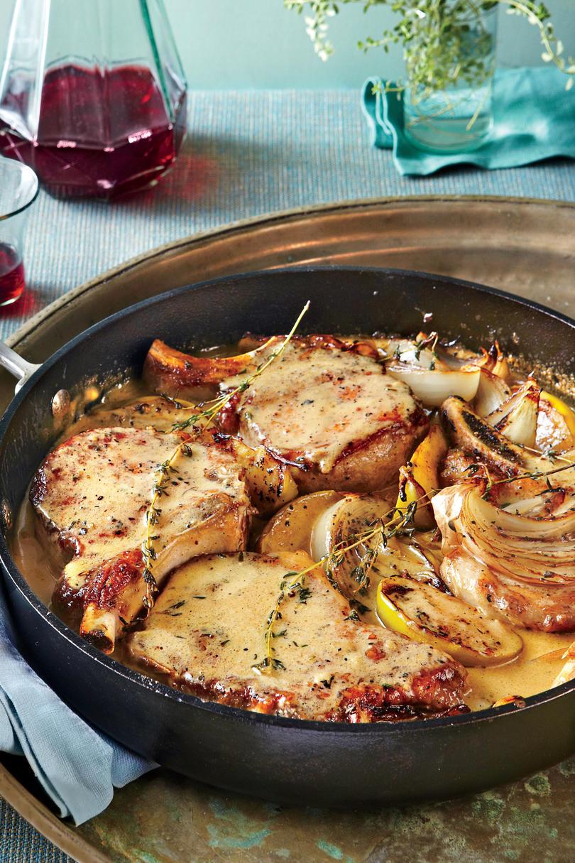 Serpenyő Pork Chops with Apples and Onions