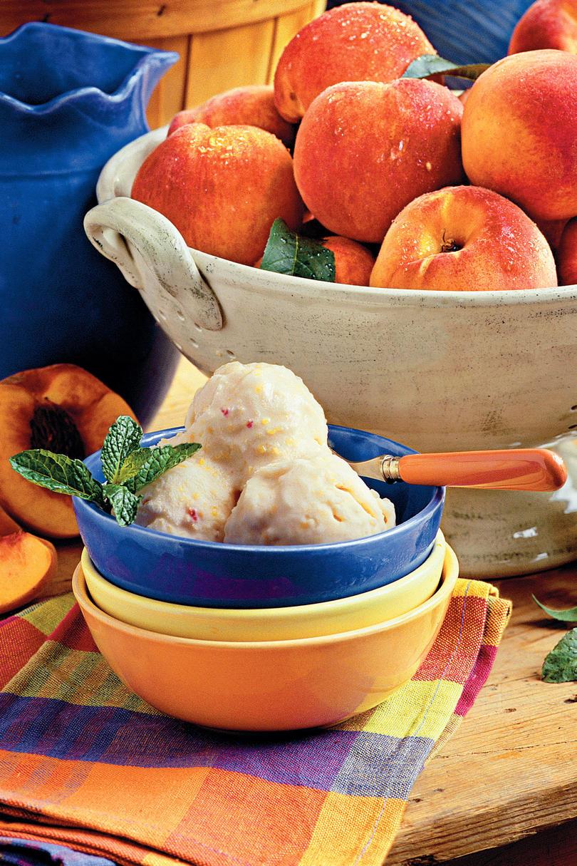 गर्मी Peach Recipes: Summertime Peach Ice Cream