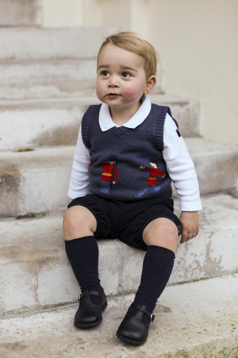 हमारी Prince Charming! 15 Adorable Photos of George That Smirk