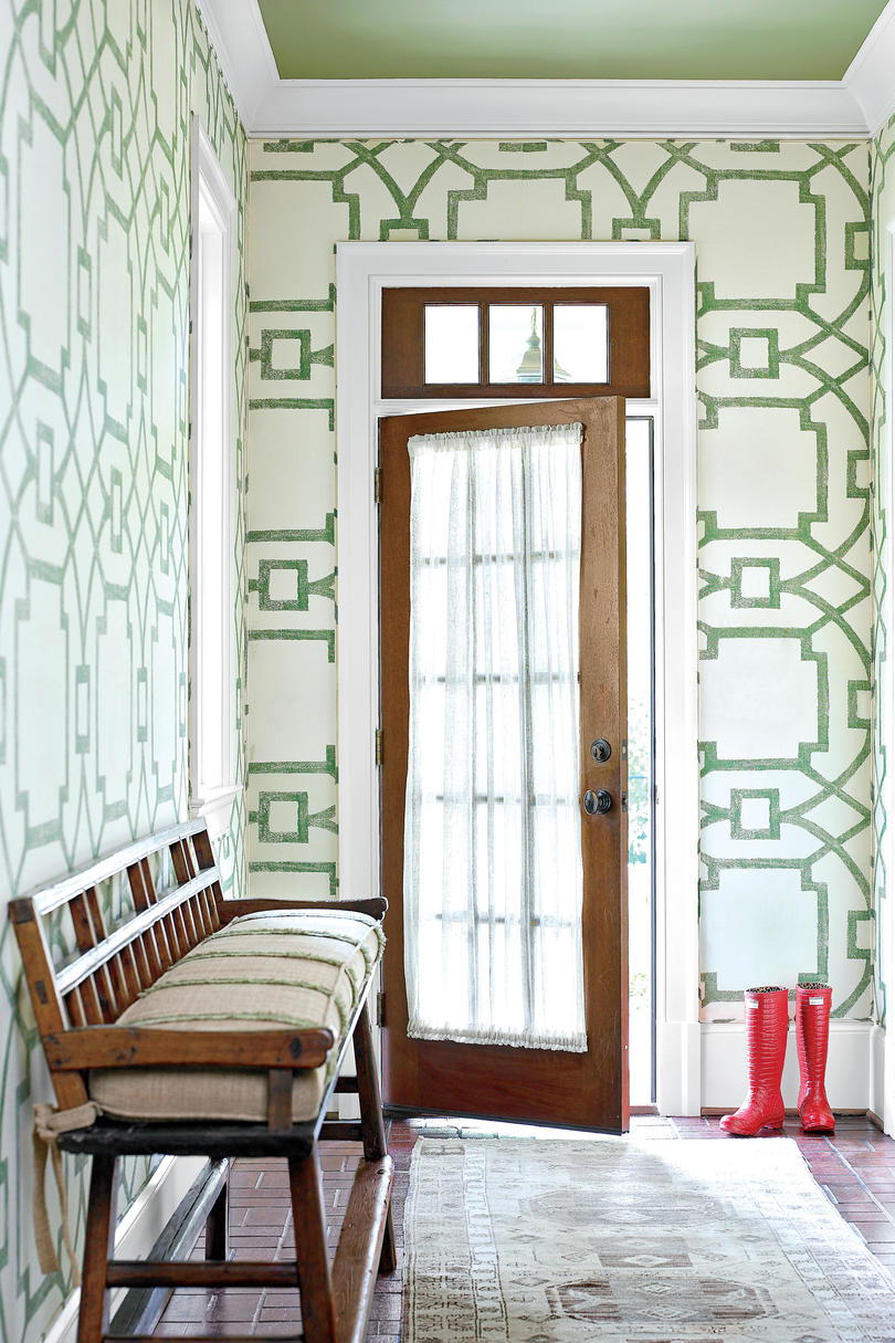 हरा Printed Wallpaper in Foyer