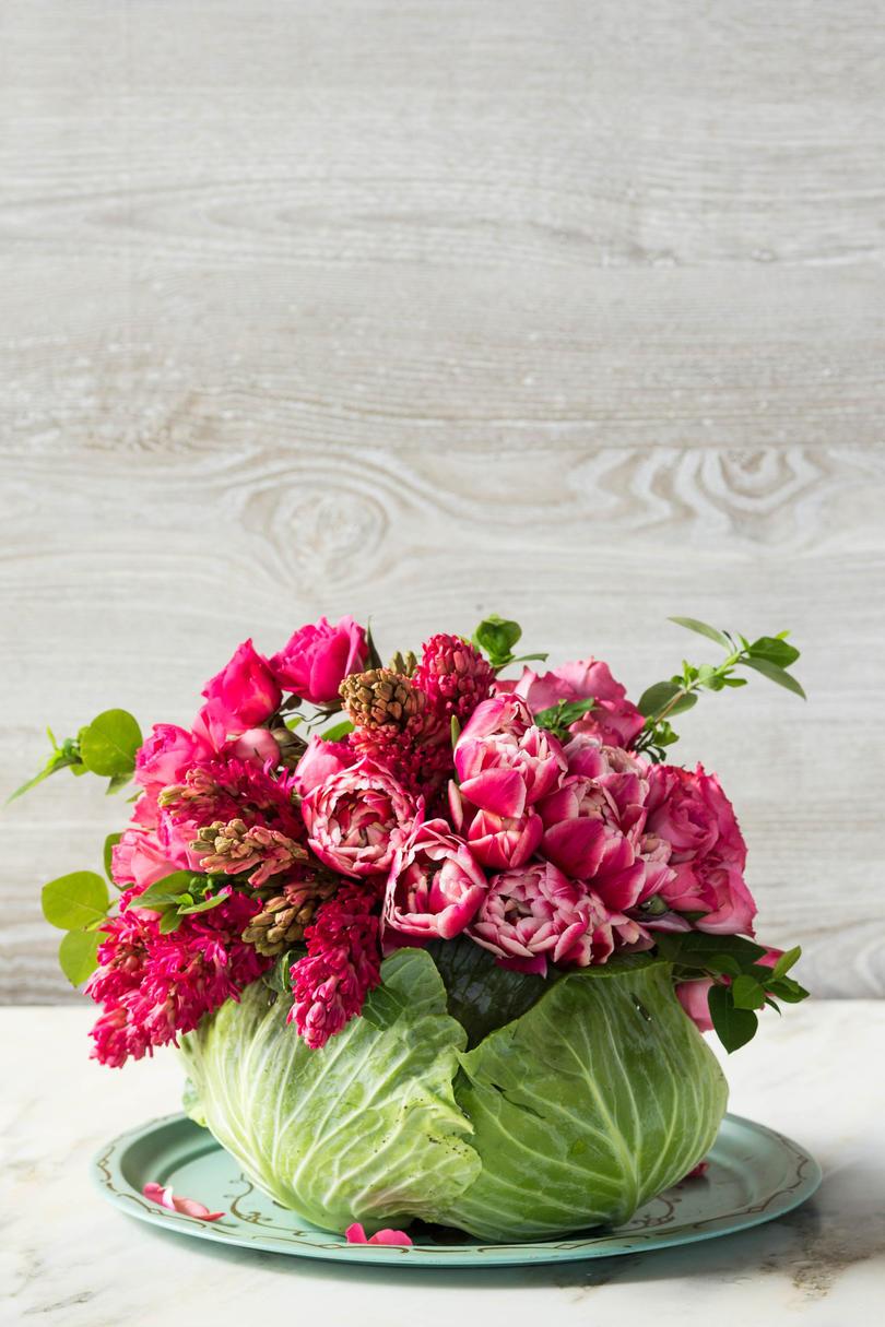 Kaali Centerpiece with Pink Flowers