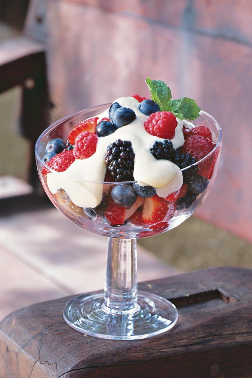 Quatrième of July Recipes: Berries with Tequila Cream