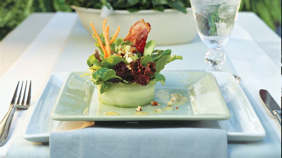वसंत Salad Recipes: Bacon-Blue Cheese Salad With White Wine Vinaigrette