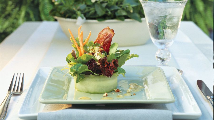 वसंत Salad Recipes: Bacon-Blue Cheese Salad With White Wine Vinaigrette