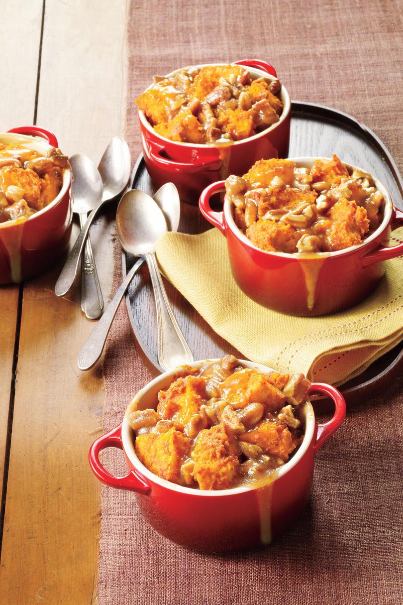 južni Living Pumpkin Recipes: Caramel-Pecan-Pumpkin Bread Puddings