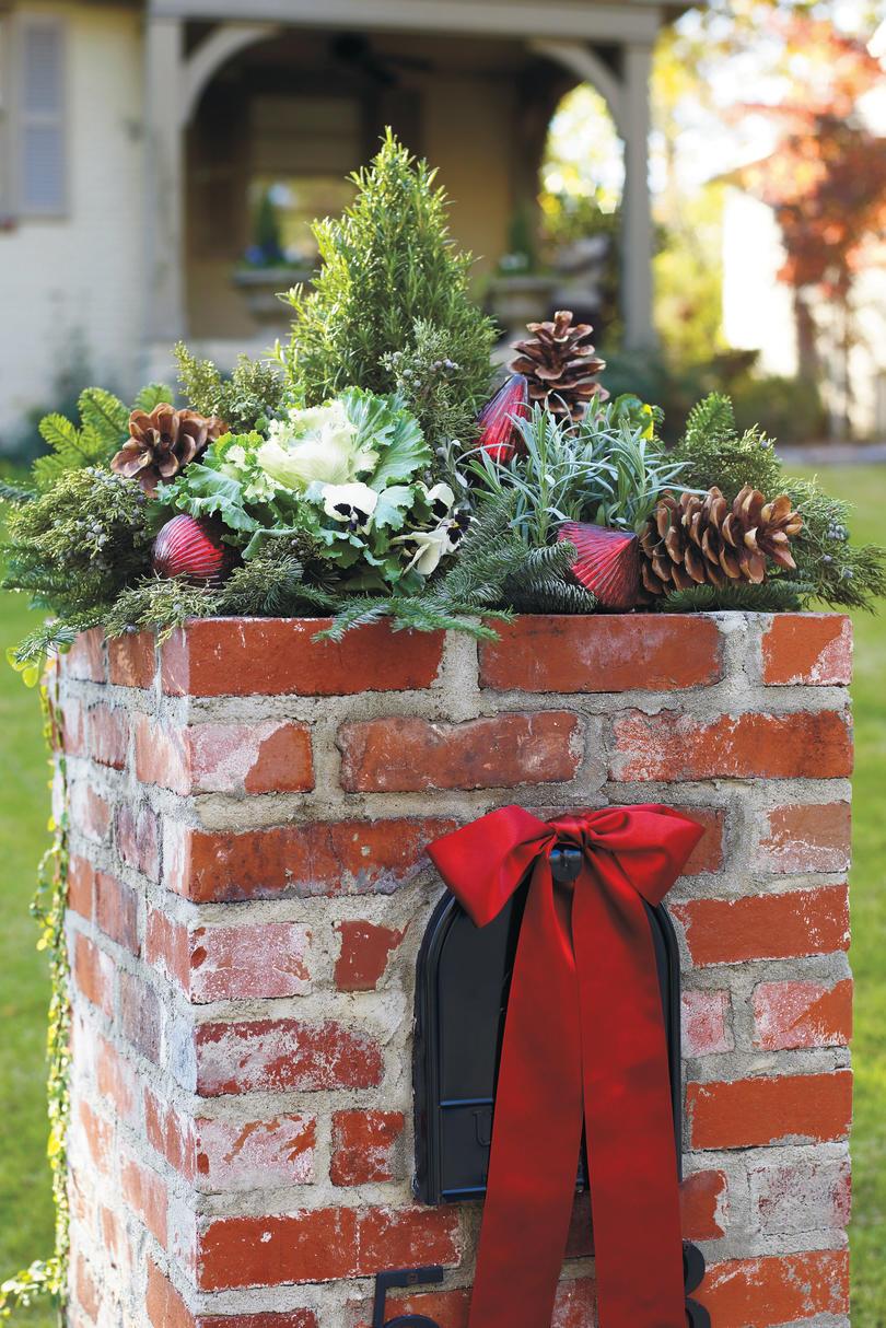 Karácsony Decorating Ideas: Mailbox Topper
