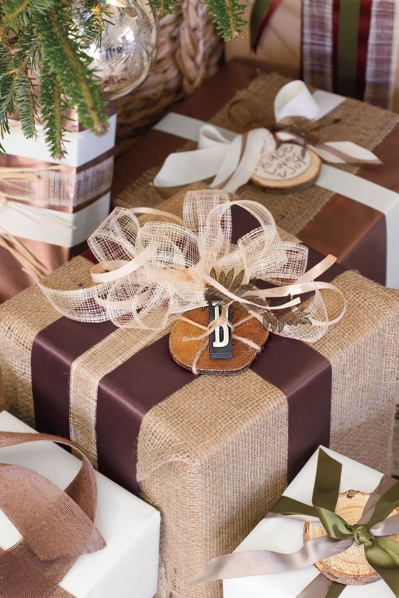 Karácsony Decorating Ideas: Burlap Gifts