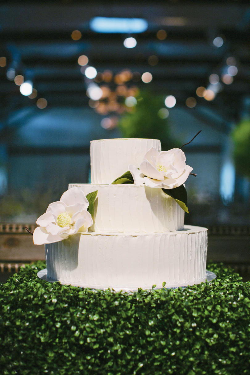 मैगनोलिया Wedding Cake 