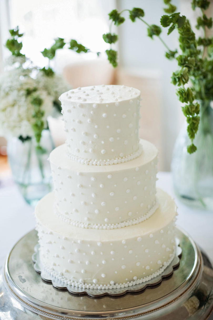 स्विस Dot Wedding Cake