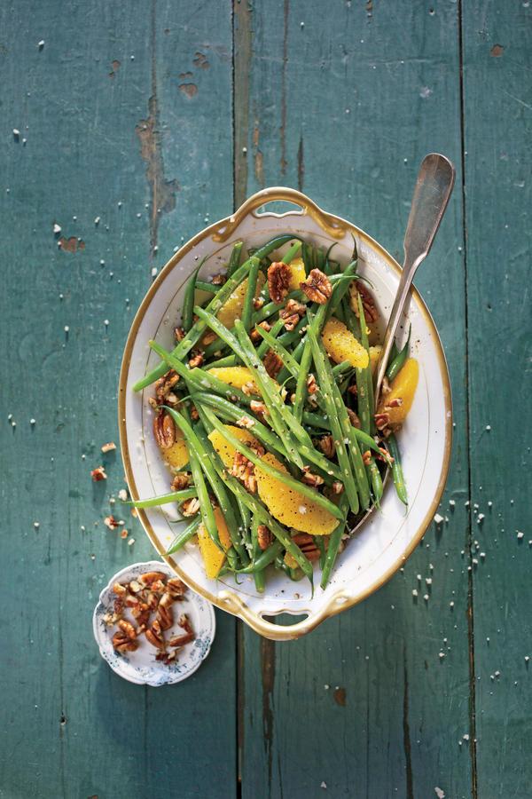 हरा Beans with Citrus and Pecans