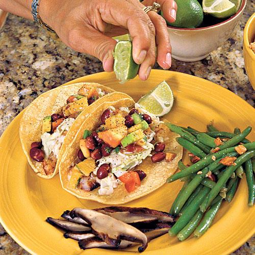Könnyen Weeknight Grilling Recipes: Shredded Grilled Tilapia Tacos