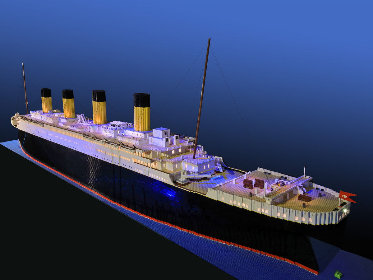 Déli Living Titanic Lego Replica Museum