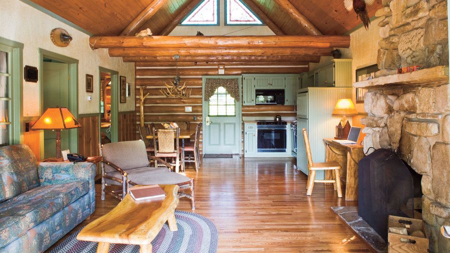 käsityönä furniture inside big cedar lodge cabin
